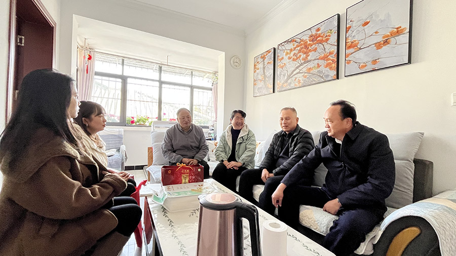 歲寒送暖 情滿新春 | 蘭世強看望慰問生病職工家屬