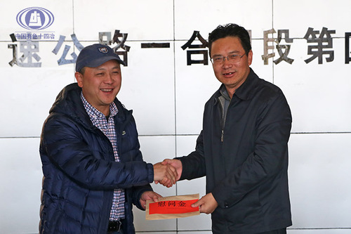 公司領(lǐng)導(dǎo)走訪慰問項(xiàng)目部